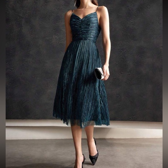 Luxe pleated overlay party holiday dress - Picture 7 of 8